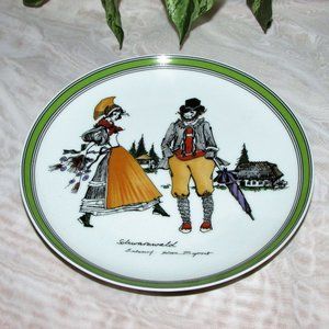 Collector Plate Black Forest Costumes HUTSCHENREUTHER Germany Vintage